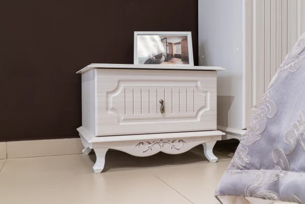 Тумба прикроватная Кантри 06.70 вудлайн кремовый/сандал белый Тумба прикроватная Кантри 06.70 вудлайн кремовый/сандал белый