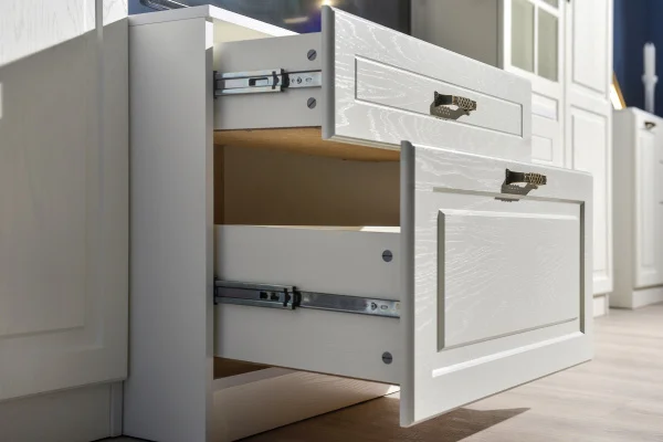 Тумба Ливерпуль ясень ваниль/белый