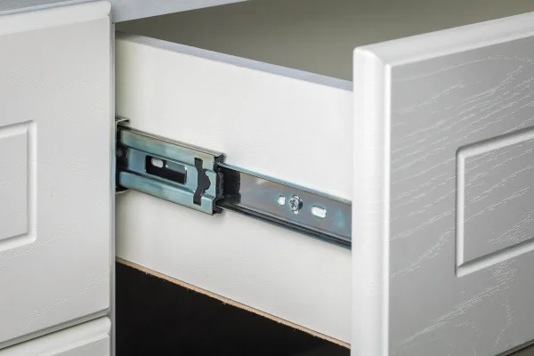 Комод Ливерпуль 10.103 ясень ваниль/белый Комод Ливерпуль 10.103 ясень ваниль/белый