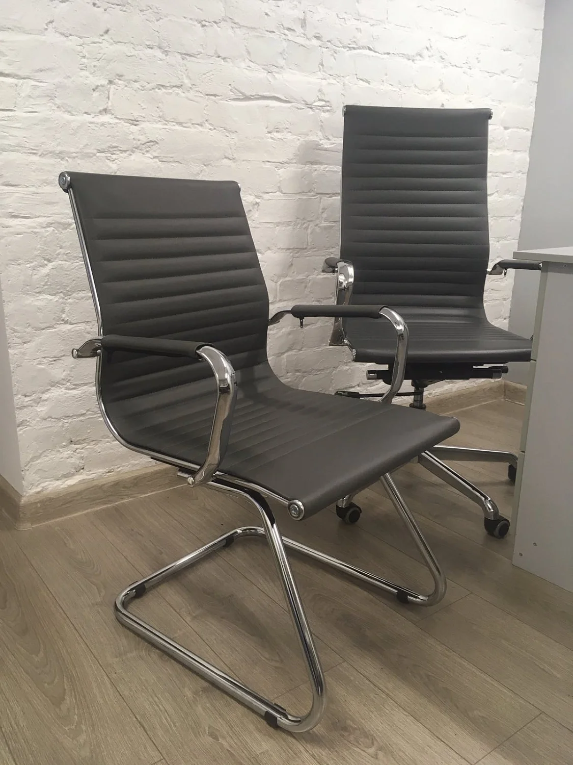 Кресло офисное Кайман СН-300 на полозьях