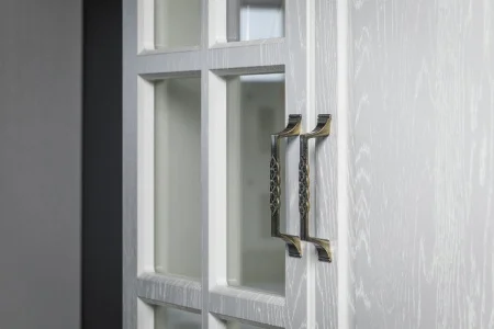 Шкаф-витрина Ливерпуль ясень ваниль/белый